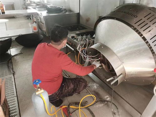 總臺食堂對灶具 燃氣報警設備進行整改
